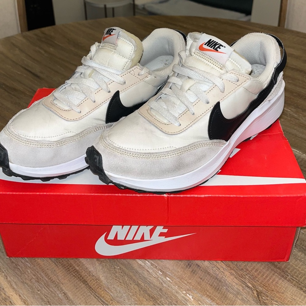 Nike Waffle Debut - Women’s Sz 9